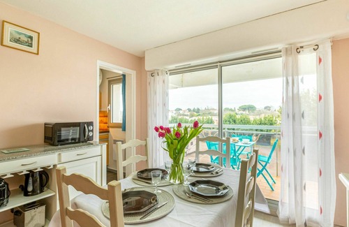 Meschers-sur-Gironde Apartment | Beautiful apartment for 4 people with WIFI, TV and balcony