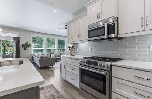 Meridian House | Beautiful, fresh, modern 3 bed 2 bath home
