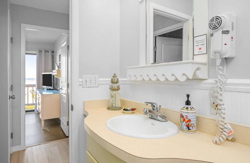 Acme Condo | Beautiful full bay views! On Grand Traverse Bay minutes from Traverse City!