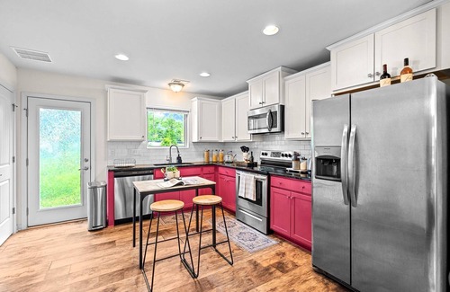 Southwest Raleigh House | Beautiful Furnished Bedroom in Central Location - Downtown Cary & NC State
