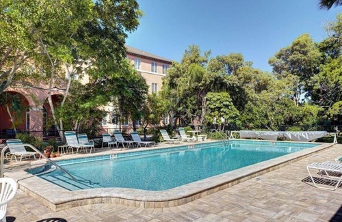 Venice Condo | Beautiful Furnished Venice Island 2BR/2BR Remodeled Condo In Historic District