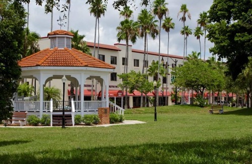 Venice Condo | Beautiful Furnished Venice Island 2BR/2BR Remodeled Condo In Historic District