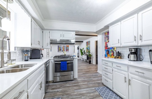 Grand Prairie House | Beautiful Game & Movie Room. 5 mi AT&T Stadium Six Flags. 5 Rooms Total!