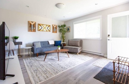Langford Apartment | Beautiful Gem In The Westshore