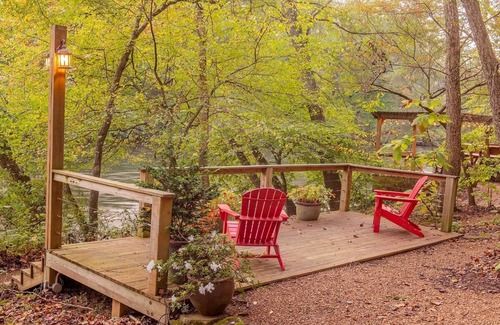 Benton House | Beautiful Glamping Wagon Great for Outdoor Adventures in Tennessee