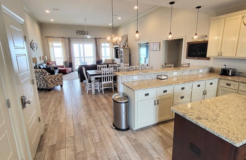 Dauphin Island House | Beautiful Gulf 4 BR/4 Bath, High End Furnishings w/Beach Gear and Kayak!