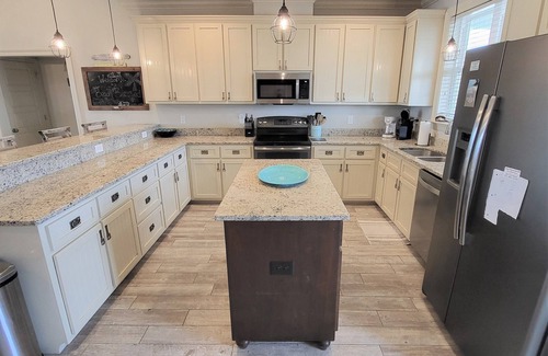 Dauphin Island House | Beautiful Gulf 4 BR/4 Bath, High End Furnishings w/Beach Gear and Kayak!