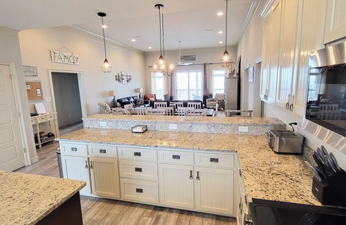 Dauphin Island House | Beautiful Gulf 4 BR/4 Bath, High End Furnishings w/Beach Gear and Kayak!