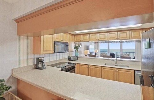 Park Shore Condo | Beautiful Gulf views from this 9th floor condo - CL0902