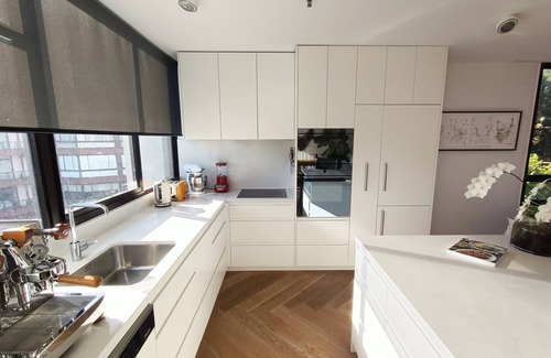 Darling Point Apartment | Beautiful harbour views, stylish apartment & pool