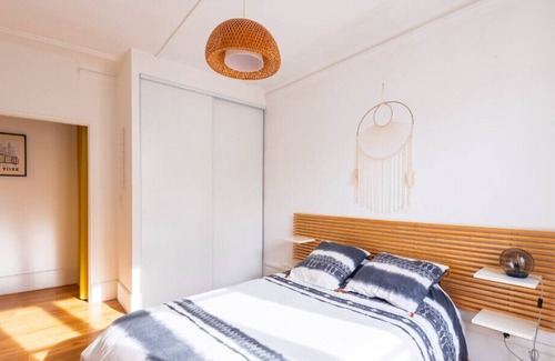 Les Grands Carmes Apartment | Beautiful Haussmannian apartment in Marseille
