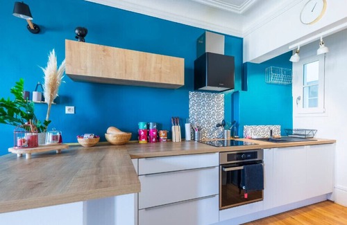 Les Grands Carmes Apartment | Beautiful Haussmannian apartment in Marseille