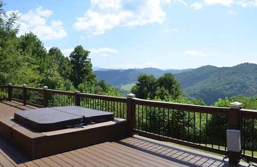Sugar Grove House | Beautiful High End Home on the Mountain Top in Sugar Grove, NC
