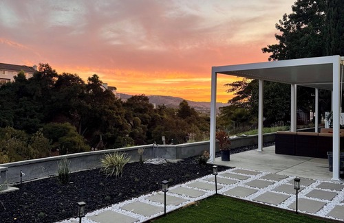 Walnut House | Beautiful Hillside Retreat w/sunset views near Disneyland