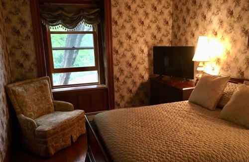 Elizabethtown House | Beautiful Historic Estate In Heart of Adirondacks