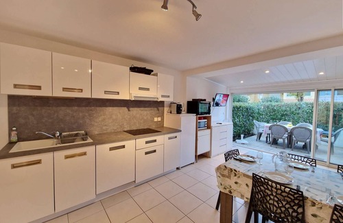 Marseillan House | Beautiful holiday home in a residence with swimming pool, tennis court