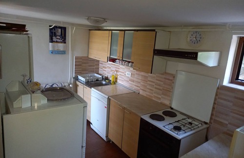 Petrovaradin Apartment | Beautiful Holiday House Wifi, cabTV, centr.heating - 5 min from NS