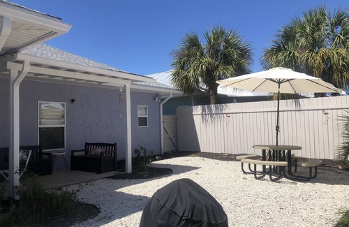 Silver Sands House | Beautiful home 2 blocks off of the beach