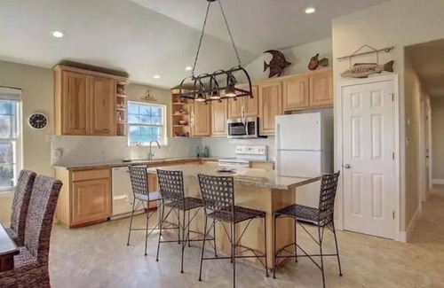 Leeward Sands House | Beautiful home, 3 min from the beach.