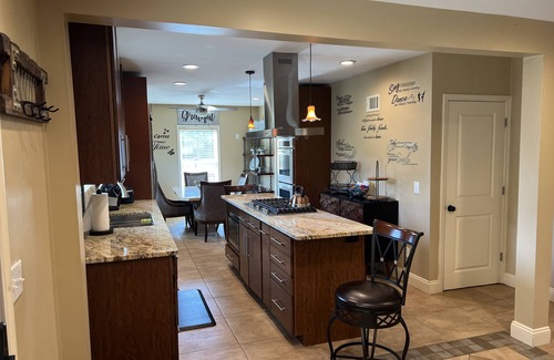Fair Plain House | Beautiful 'Home Away From Home' mins to Lake Michigan Beaches & Golf!