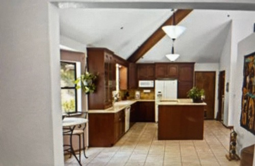 Salinas House | Beautiful home - great views- close to it all!