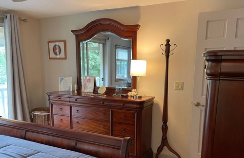 New Haven House | Beautiful home in a quiet neighborhood w/hotub