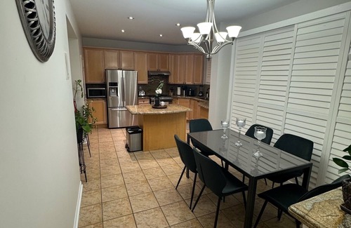 Brampton House | Beautiful home in Brampton