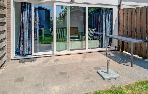 Bruinisse House | Beautiful Home In Bruinisse With Wifi