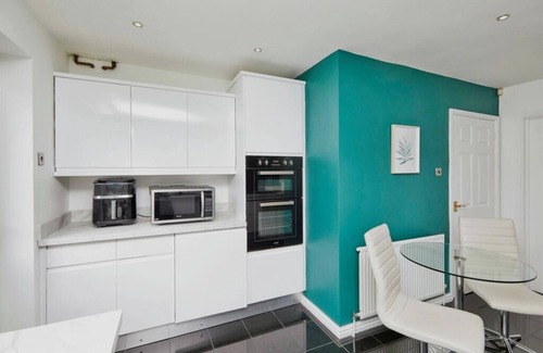 Derby House | Beautiful Home in Derby Long/Med/Short Stay