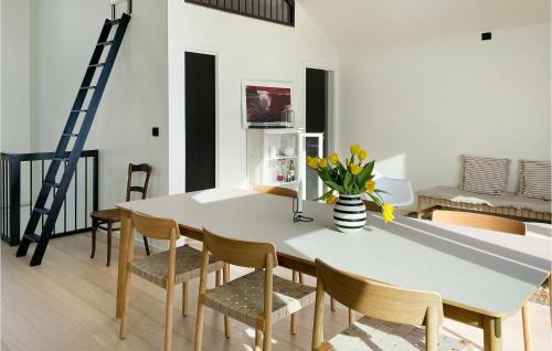Giske House | Beautiful Home In Giske With Jacuzzi