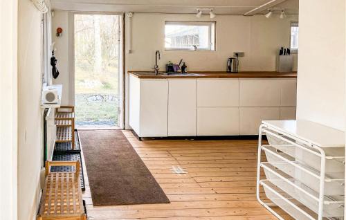 Loderup House | Beautiful Home In Löderup With Kitchen