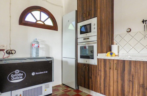 La Nava House | Beautiful home in La Nava with kitchen