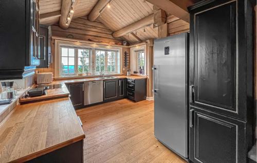 Lillehammer House | Beautiful Home In Lillehammer With House A Mountain View