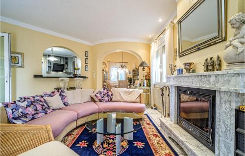 Molinell House | Beautiful Home In Oliva With Kitchen