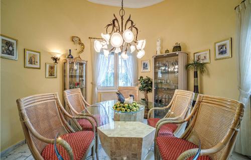 Molinell House | Beautiful Home In Oliva With Kitchen