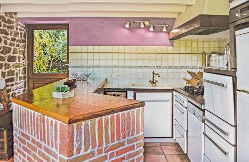 Pont-Aven House | Beautiful home in Pont Aven with WiFi