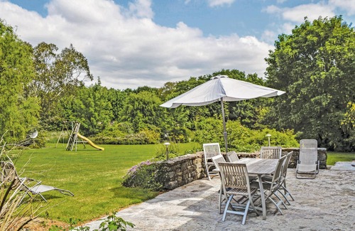 Pont-Aven House | Beautiful home in Pont Aven with WiFi
