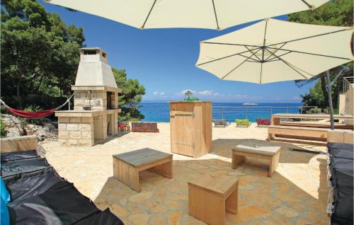 Prigradica House | Beautiful Home In Prigradica With Jacuzzi