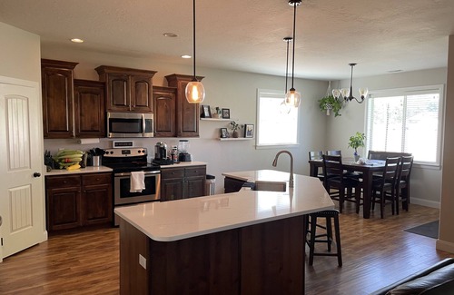 Enoch House | Beautiful home in quiet neighborhood 15 min from most anything