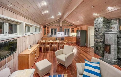 Kvam House | Beautiful Home In Tørvikbygd With Wifi