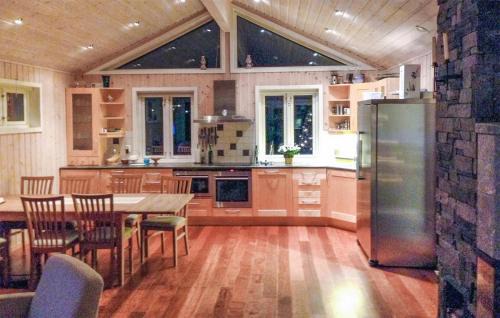 Kvam House | Beautiful Home In Tørvikbygd With Wifi