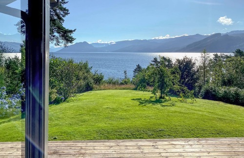 Kvam House | Beautiful home in Tørvikbygd with WiFi