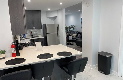 Burnside House | Beautiful home near WhiteSox Stadium and Downtown Chicago.