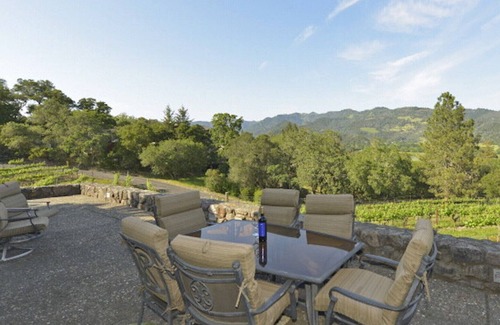 St. Helena House | Beautiful Home Nestled in the Vines
