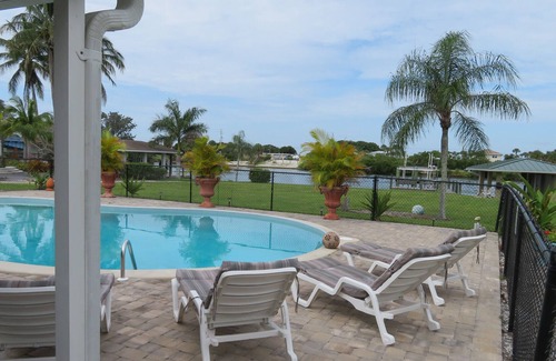 Laurel House | Beautiful home on the Intracoastal with short walk to the beach!