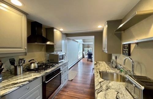 West Chatham House | Beautiful home overlooking Emery Pond