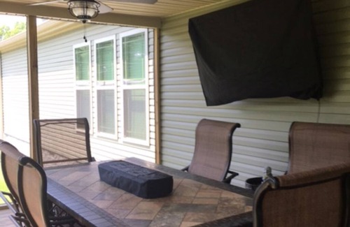 Grand Rivers House | Beautiful home short ride to Downtown Grand Rivers or GTB.