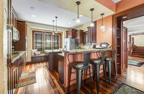 Lead House | Beautiful home w/private hot tub, poker table, pool table, WiFi, sauna, firepit