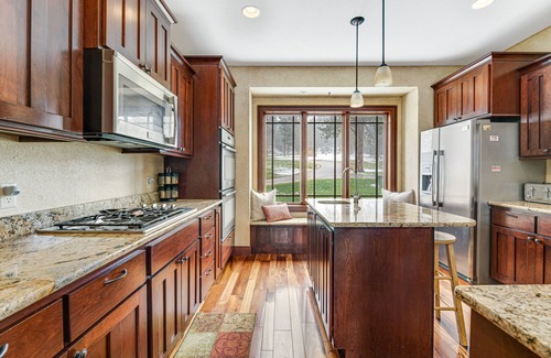 Lead House | Beautiful home w/private hot tub, poker table, pool table, WiFi, sauna, firepit