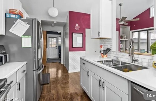 Yakima House | Beautiful home with a day of swimming with a private pool and jacuzzi